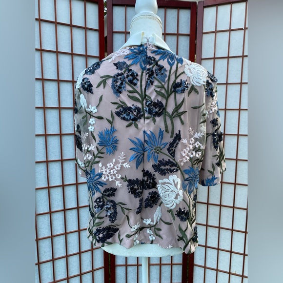 SOLD!! NWT Pretty Ivanka Trump top blouse 🤩 - Picture 2 of 4